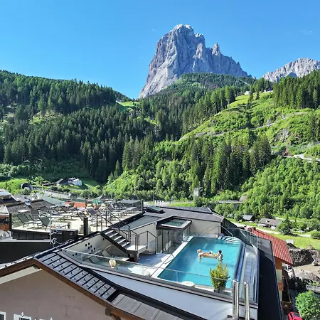 호텔 Touring Dolomites 4*