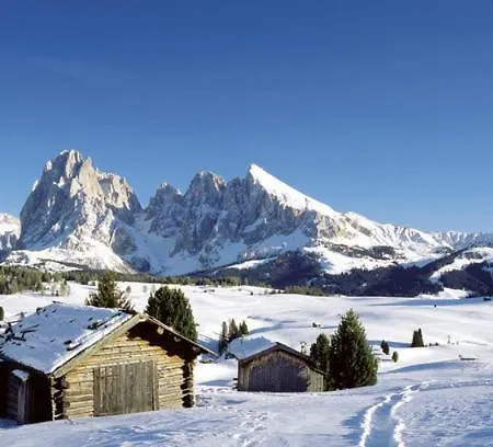 Touring Dolomites 호텔 4*